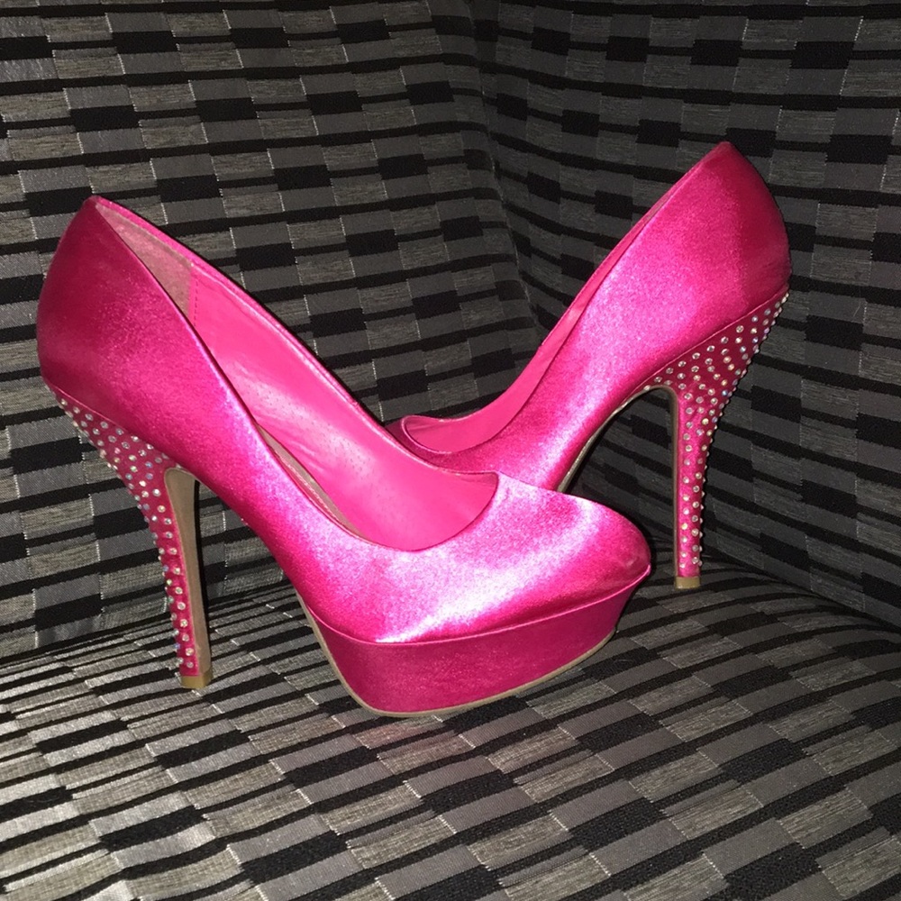 💞 Fuschia pumps with rhinestone heels 💞